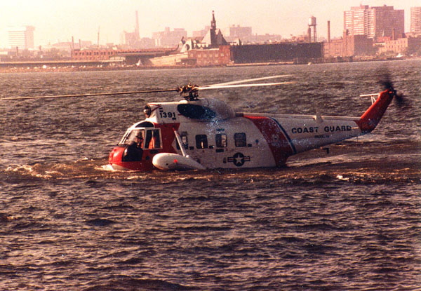 HH52A 1391 Water Landing